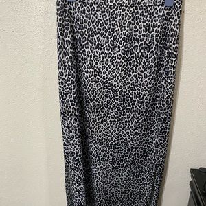 Color: Blue leopard print skirt
Size: Large
